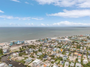 Private 2-Level Home: Heated Screened Pool, Beach!
